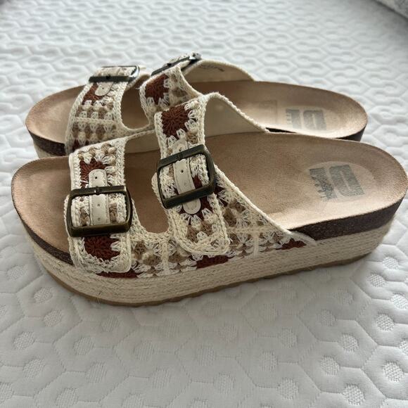 Chinese Laundry Pretends Crochet Sandal size 6.5 platform - Picture 2 of 5